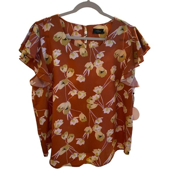Milk & Honey Tops - Milk & Honey floral dress top size 2X